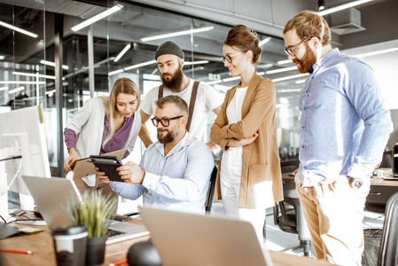 办公室上班族图片-办公室上班族素材-办公室上班族插画-摄图新视界