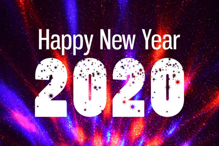 闪亮的紫色背景上刻有2020年新年快乐的题词