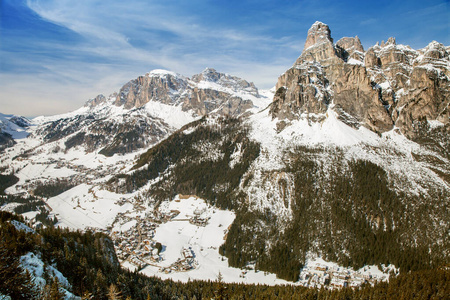 阿尔卑斯山 旅行 全景 旅游业 冬天 房屋 滑雪 森林 悬崖