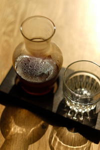 鸡尾酒 点心 桌子 食物 寒冷的 餐厅 威士忌酒 玻璃 朗姆酒
