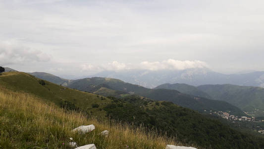 伦巴第 旅行 自然 夏天 全景图 草地 远足 天空 小山