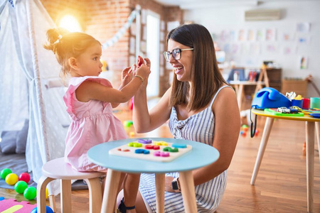 在室内 西班牙裔 有趣的 儿童 混乱 教学 玩具 幼儿园