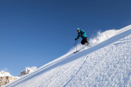 阿尔卑斯山 滑雪者 运动 行动 自由的 斜坡 假期 白云石