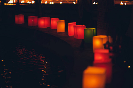 晚上元宵节的蜡烛和灯笼图片