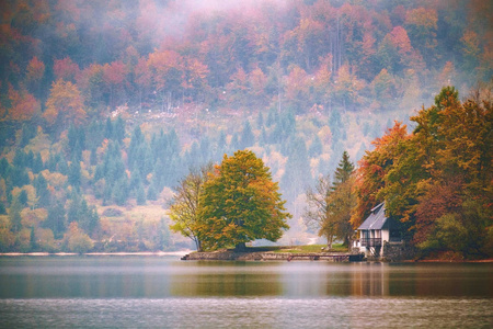 美丽的博欣湖秋景