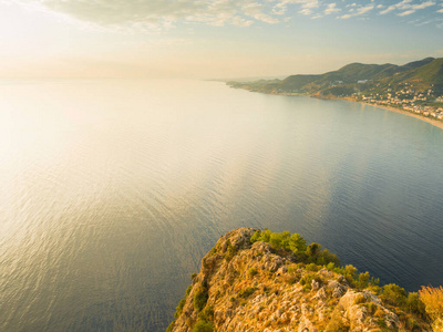 土耳其阿拉尼亚。从地中海要塞阿拉尼亚城堡和克利奥帕特拉海滩日落美景。度假明信片背景