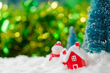 Red house and Christmas tree 