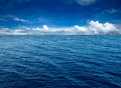  tropical sea . blue sea waves