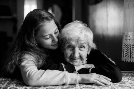 奶奶 夏天 祖母 在一起 照顾 老的 微笑 肖像 孙子 小孩