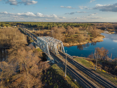 乌斯曼卡河铁路桥鸟瞰图