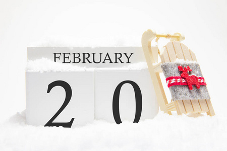 木历二月，冬月二十日。冬天的象征是雪和雪橇。度假度假和冬季娱乐的概念。