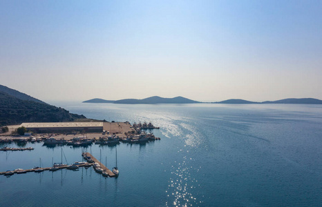 夏天 美女 旅行 海洋 天空 欧洲 海岸 海湾 场景 反射