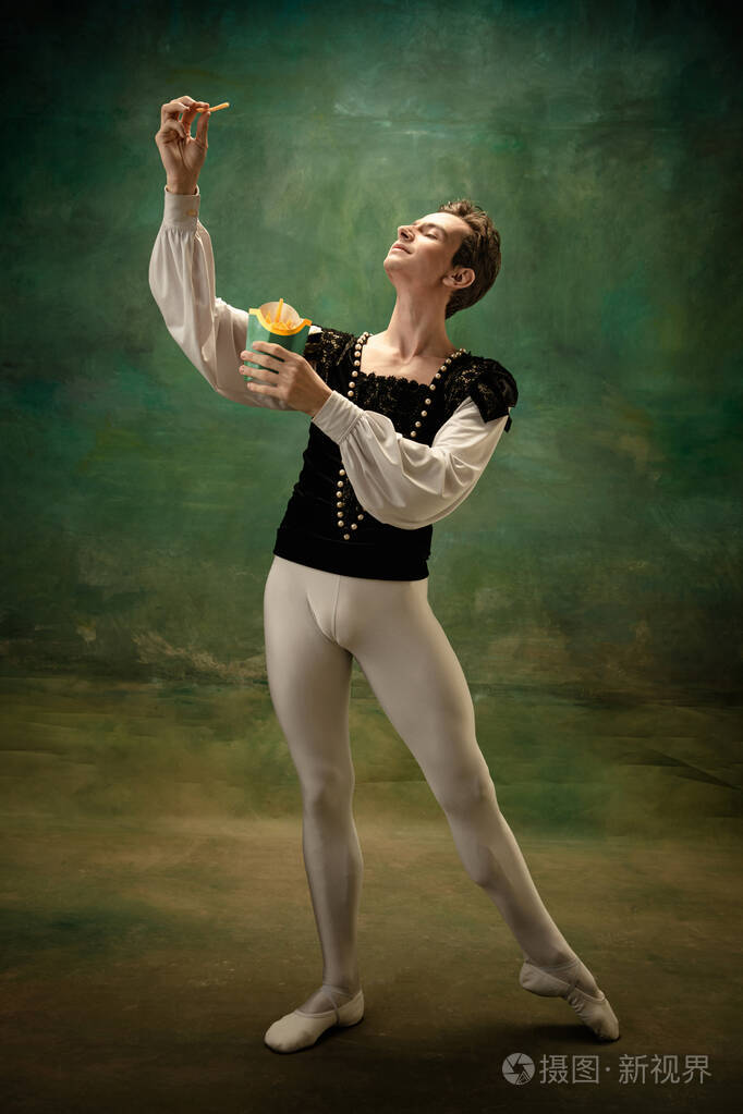 年轻的芭蕾舞演员白雪公主现代童话