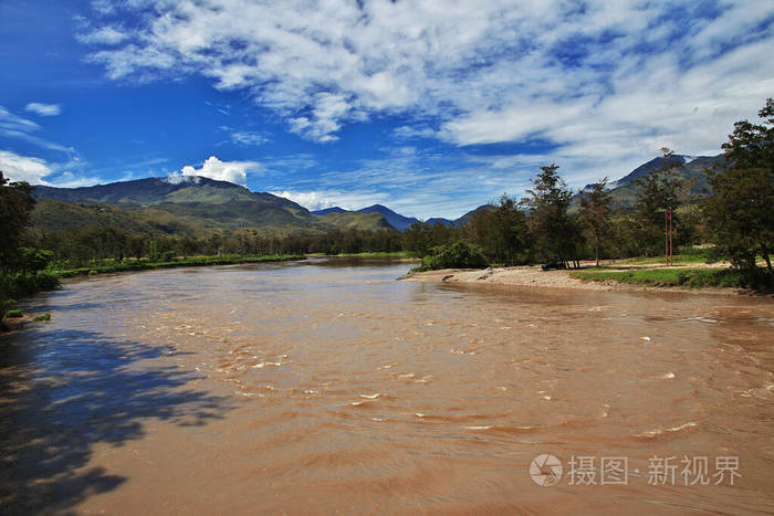 印度尼西亚巴布亚瓦梅纳山谷中的河流