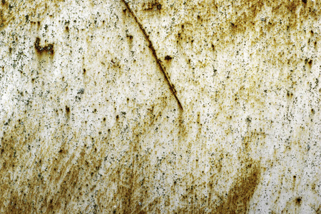 一块生锈的旧铁皮,背景是灰色的油漆照片