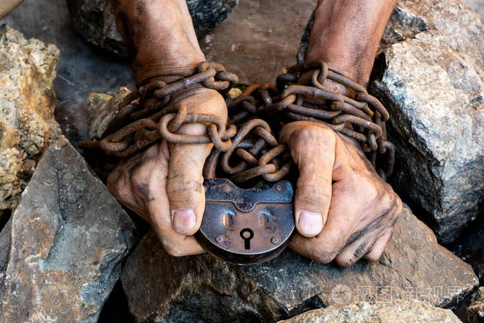 又大又旧的铁城堡.灰色的大石头.