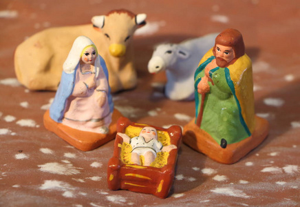 普罗旺斯圣诞婴儿床雕像的诞生场景