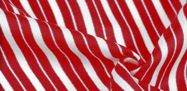 丝绸条纹织物。红白相间的条纹。这个漂亮的，超级的