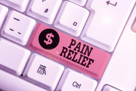 概念性手稿显示疼痛缓解。展示药物或其他减轻或消除疼痛的方法的商业照片。