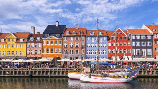 丹麦哥本哈根尼哈文多彩的建筑