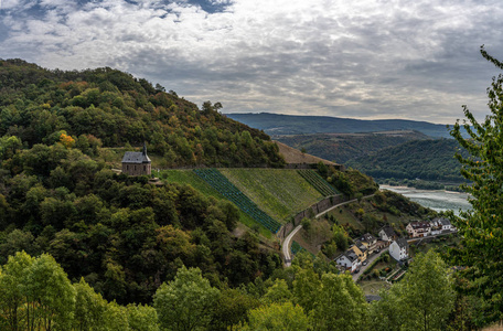 view on chapelle of lorch with vineyards on rheinsteig trail in 