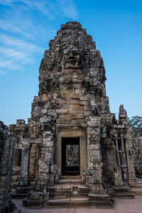 吴哥窟是柬埔寨暹粒的一座寺庙建筑群。