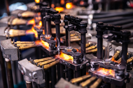 玻璃灯灯泡厂自动车间输送机照片