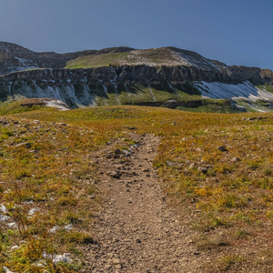 Timpanogos山徒步小道的广场全景图