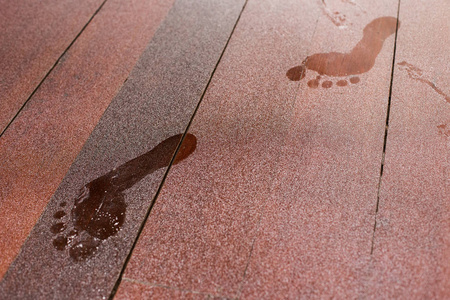 满是灰尘的地板图片