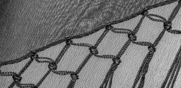 丝织物的背景纹理。这是一条天然的黑围巾