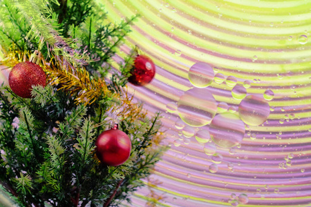 圣诞装饰用油滴在水上用五颜六色来创造