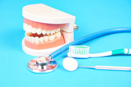 牙科护理概念带假牙的牙科工具牙科仪器