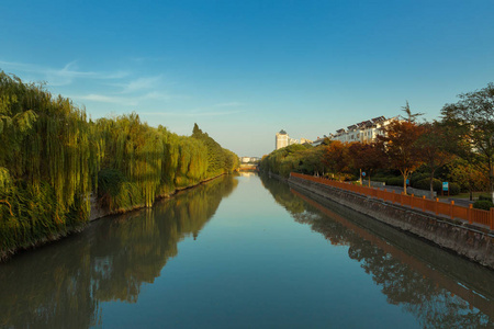 美丽的 森林 古老的 欧洲 秋天 地标 天空 风景 建筑