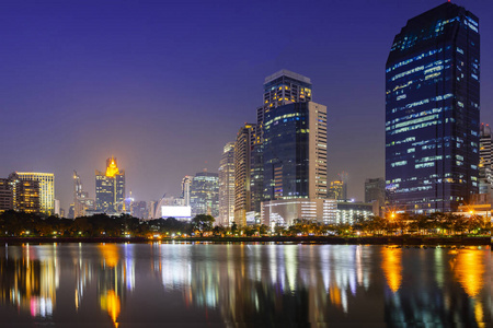 泰国曼谷，建筑城市夜景。