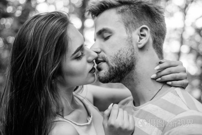 老婆去世,老公可以给老婆穿衣服吗_老公日老婆的情话_老公爱老婆老公辛苦了