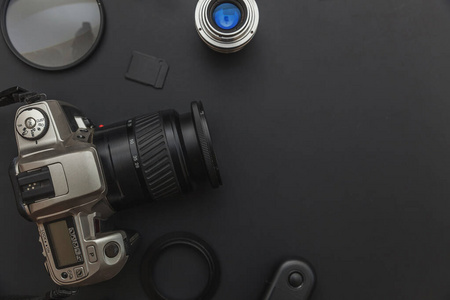 记录照片配件摄影师工作场所,配备数码单反相机系统,相机清洁套件