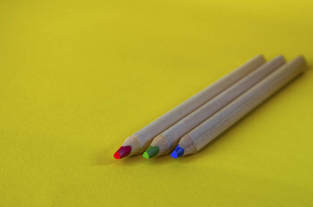 彩虹 绘画 紫色 特写镜头 学校 铅笔 桌子 油漆 颜色
