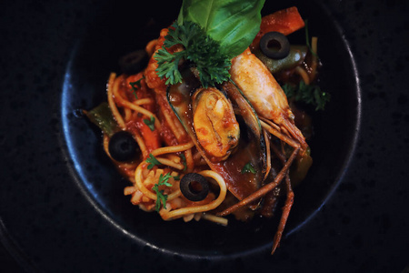 Spaghetti with seafood and tomato sauce 