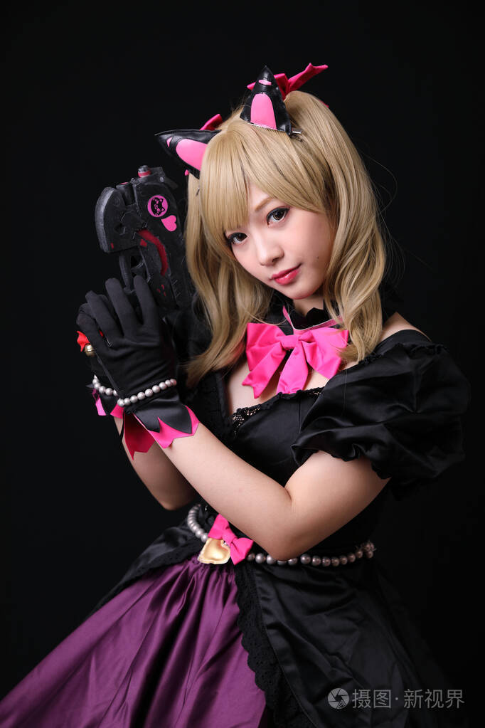 日本动漫cosplay女孩的肖像cosplay孤立在黑色