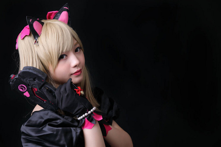 日本动漫cosplay，女孩的肖像cosplay孤立在黑色