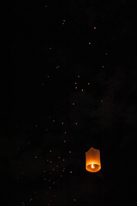 气球 宗教 亚洲 暹罗 飞行 祈祷 蜡烛 庆祝 希望 家庭