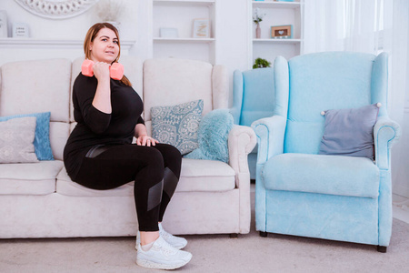 苗条和胖女人图片