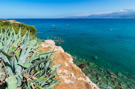 希腊克里特岛靠近赫索尼索斯的海岸线