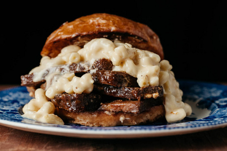 Delicious Brisket Sandwich with Mac and Cheese 