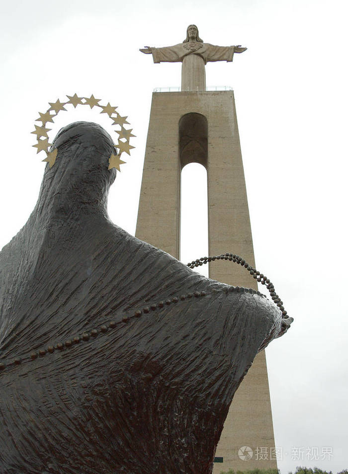 里斯本阿尔马达著名的基督雕像叫克里斯托雷