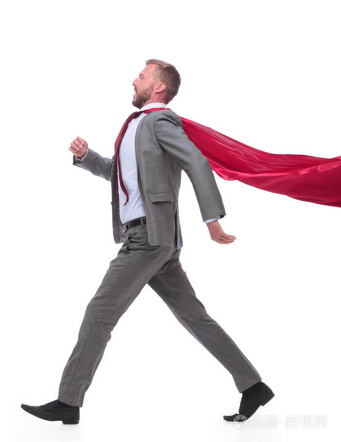 侧视图商人超级英雄大步走向他的目标
