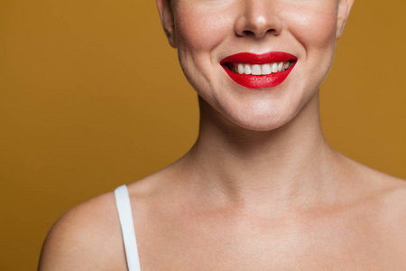 红唇白牙可爱的微笑,红唇白牙照片