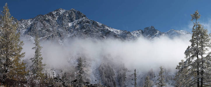 雪山，雾