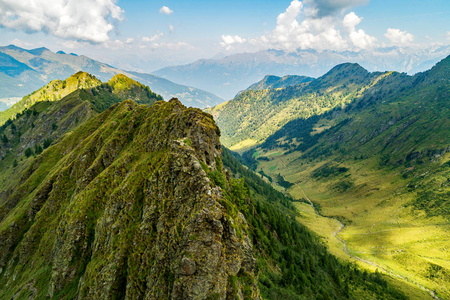 落叶松 鸟瞰图 牧场 高峰 流动 场景 小山 自然 冰碛