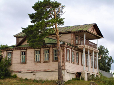 乡村 松木 国家 被遗弃的 屋顶 房子 建筑学 风景 栅栏